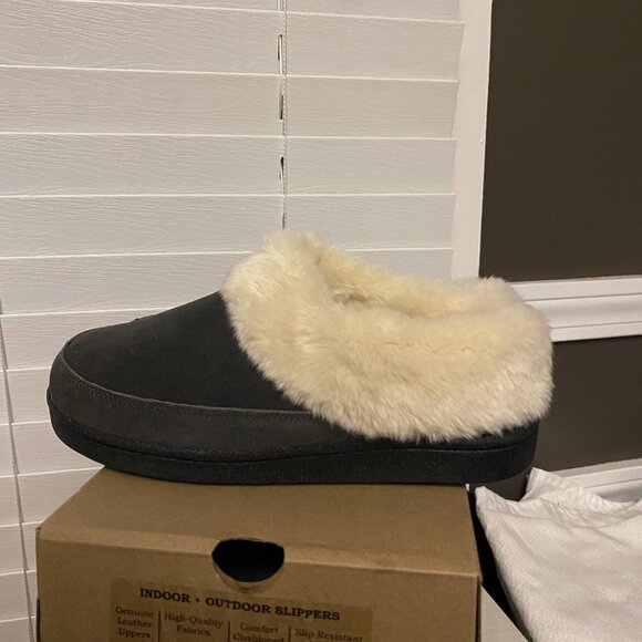 New in Box Clark indoor/outdoor Slippers - Picture 5 of 5